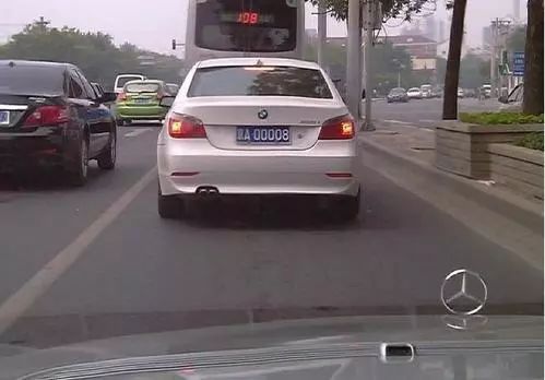 我们今天来看看北京最早的京a·00000到京a·00009车牌,都分别挂在