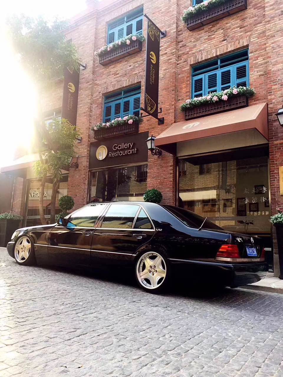 老奔驰s虎头奔改装气动避震玩低趴