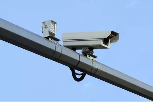 高速增电子眼,高清抓拍无死角,罚200记2分