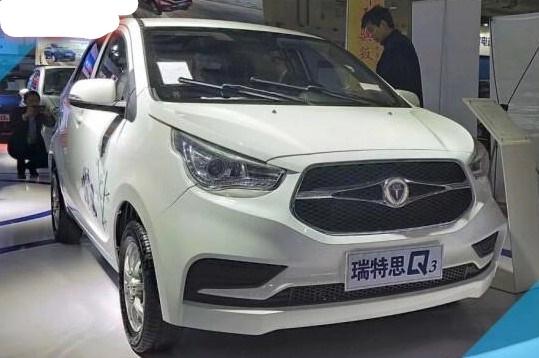 前脸部分,q3的设计要比q1和q2强不少,首先并没有沿用老车型的设计,更