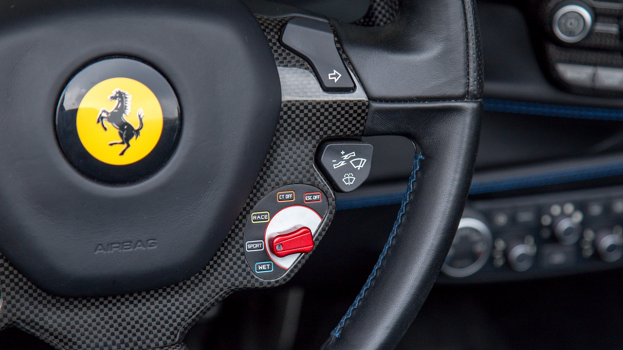 法拉利的方向盘竟然和f1赛车一样