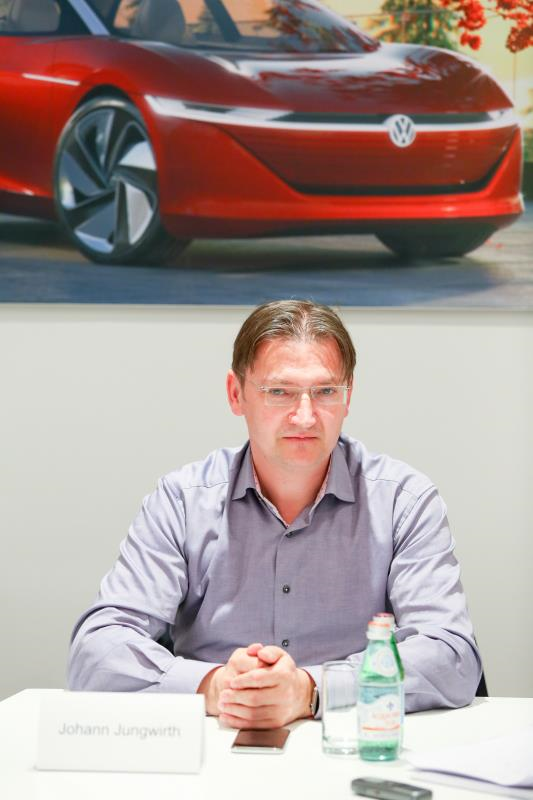 大众CDO Jungwirth：更好移动出行，造摁钮即停公交-数字化转型网www.szhzxw.cn