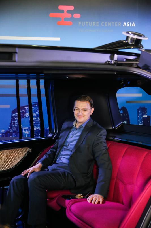 大众CDO Jungwirth：更好移动出行，造摁钮即停公交-数字化转型网www.szhzxw.cn