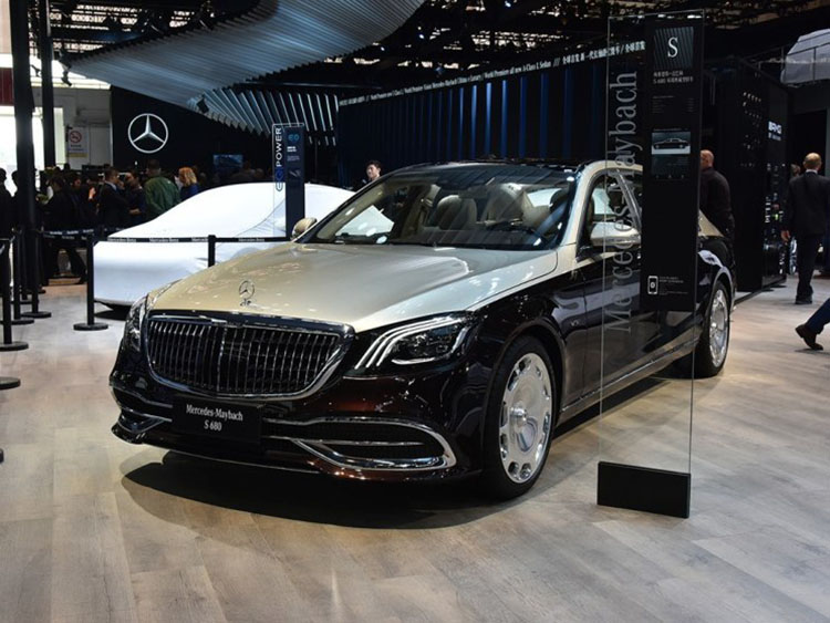 采用双色车身设计迈巴赫s680双调典藏型预售330万元