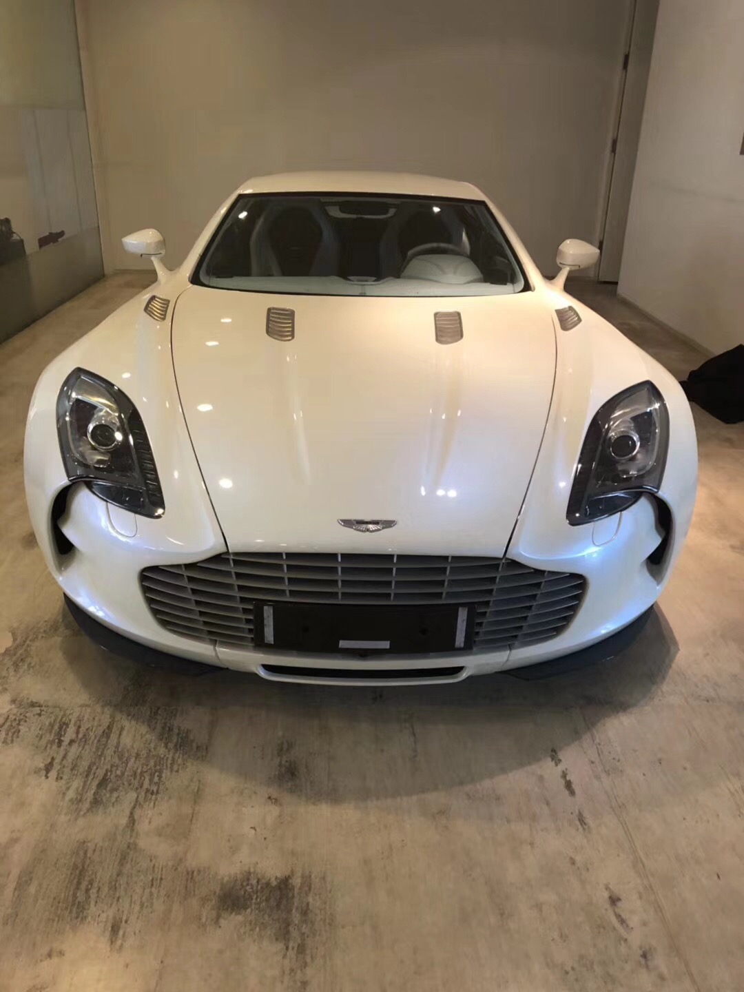 超跑中的爱马仕-阿斯顿马丁one-77