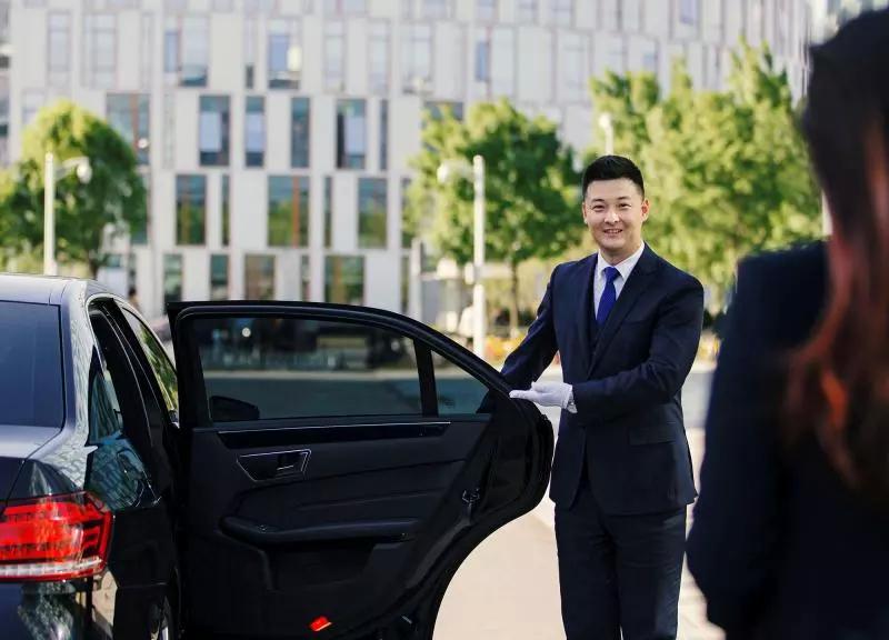 滴滴推出婚礼包车服务:可选保时捷,奔驰等豪车,网友:太贵了!