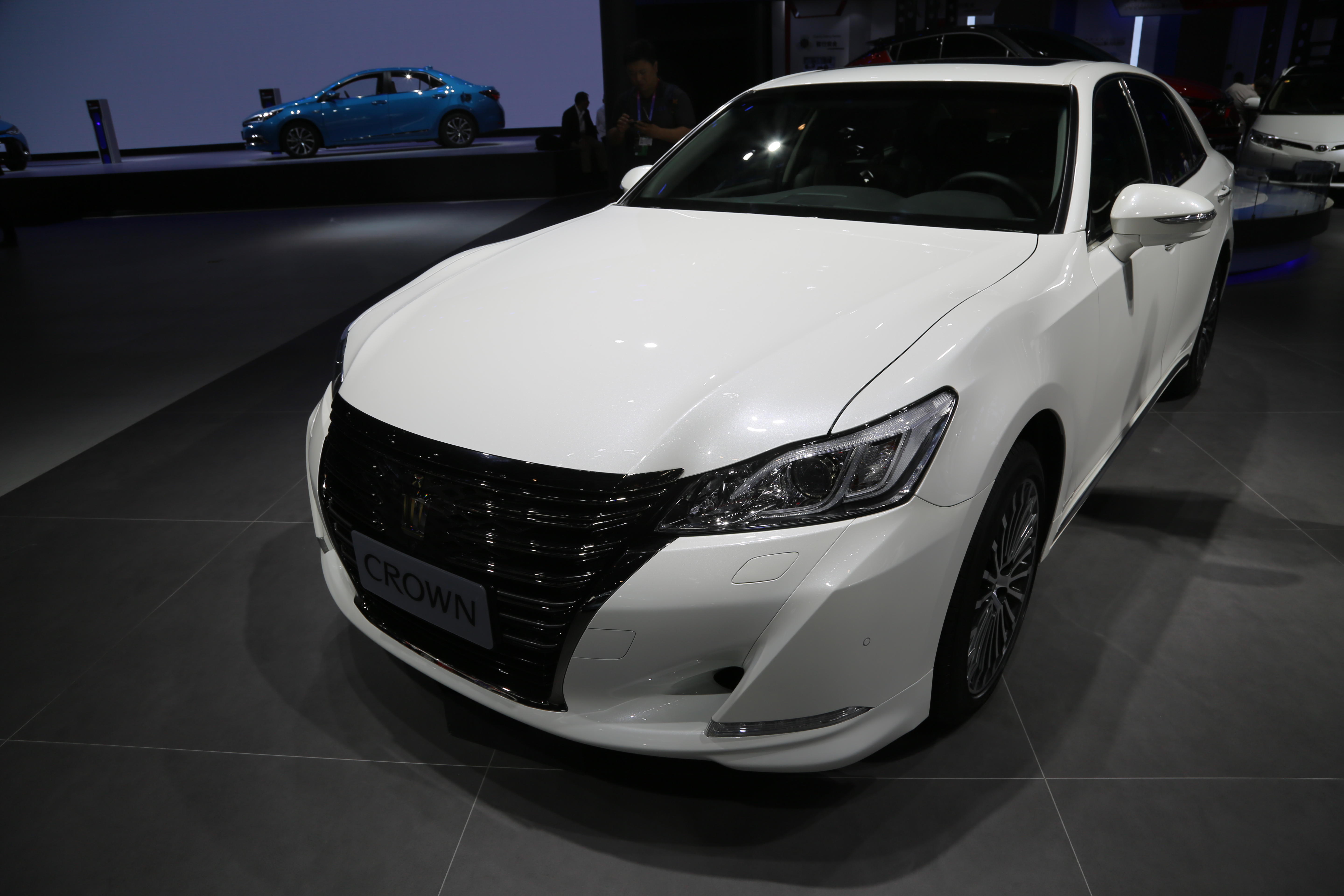 全新一代皇冠crown实拍一汽丰田全系将亮相六月深港澳车展