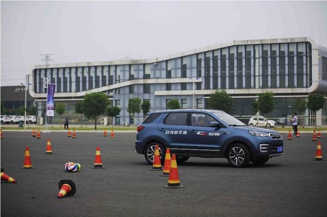 中国最美的星空盛景;2014年,长安汽车再集结,沿着中国最美寻星路线