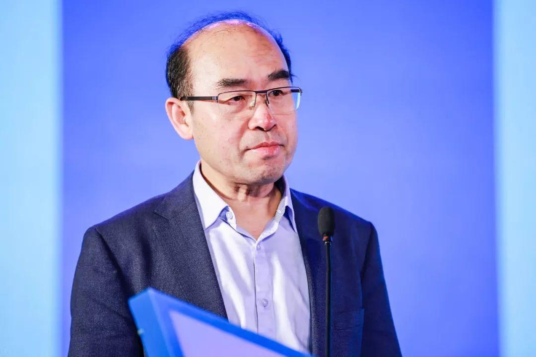 从第十届中国汽车蓝皮书论坛看汽车行业的「梦想与焦虑」