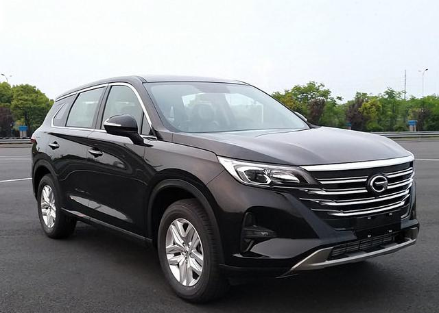 全新的传祺gs5采用了最新的家族式设计,外观与现款传祺gs5 super有