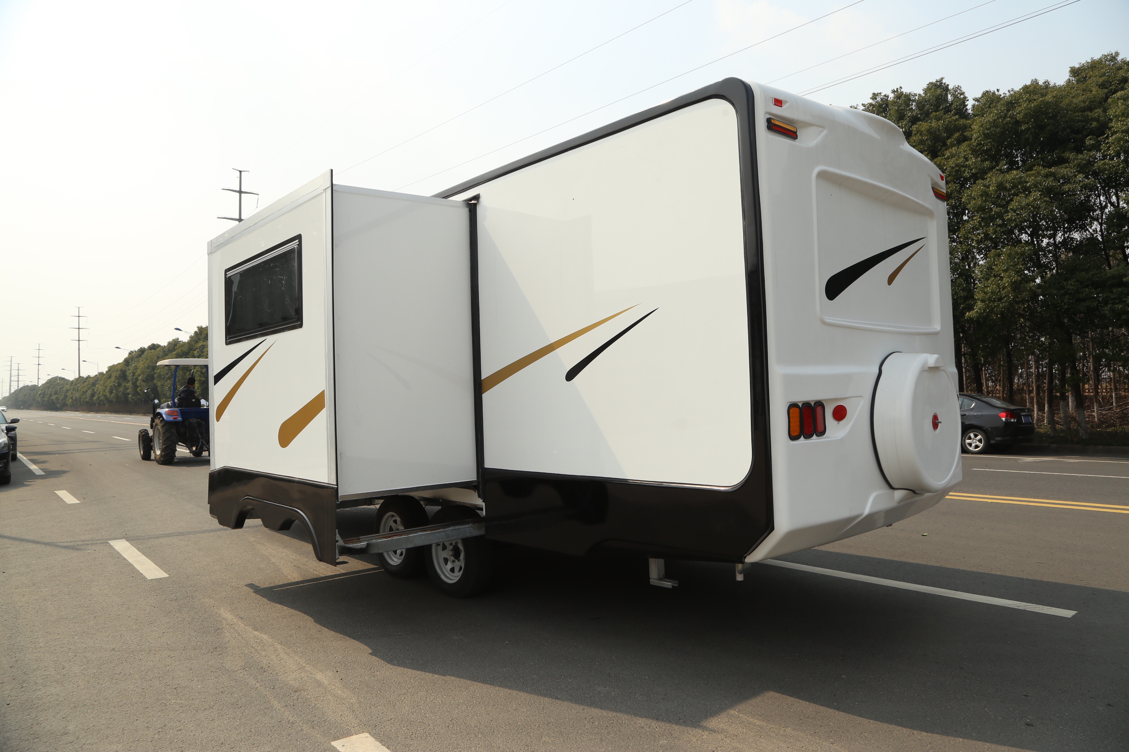 澳洲帝盛8米上下铺款营地车 满满的欧式风格