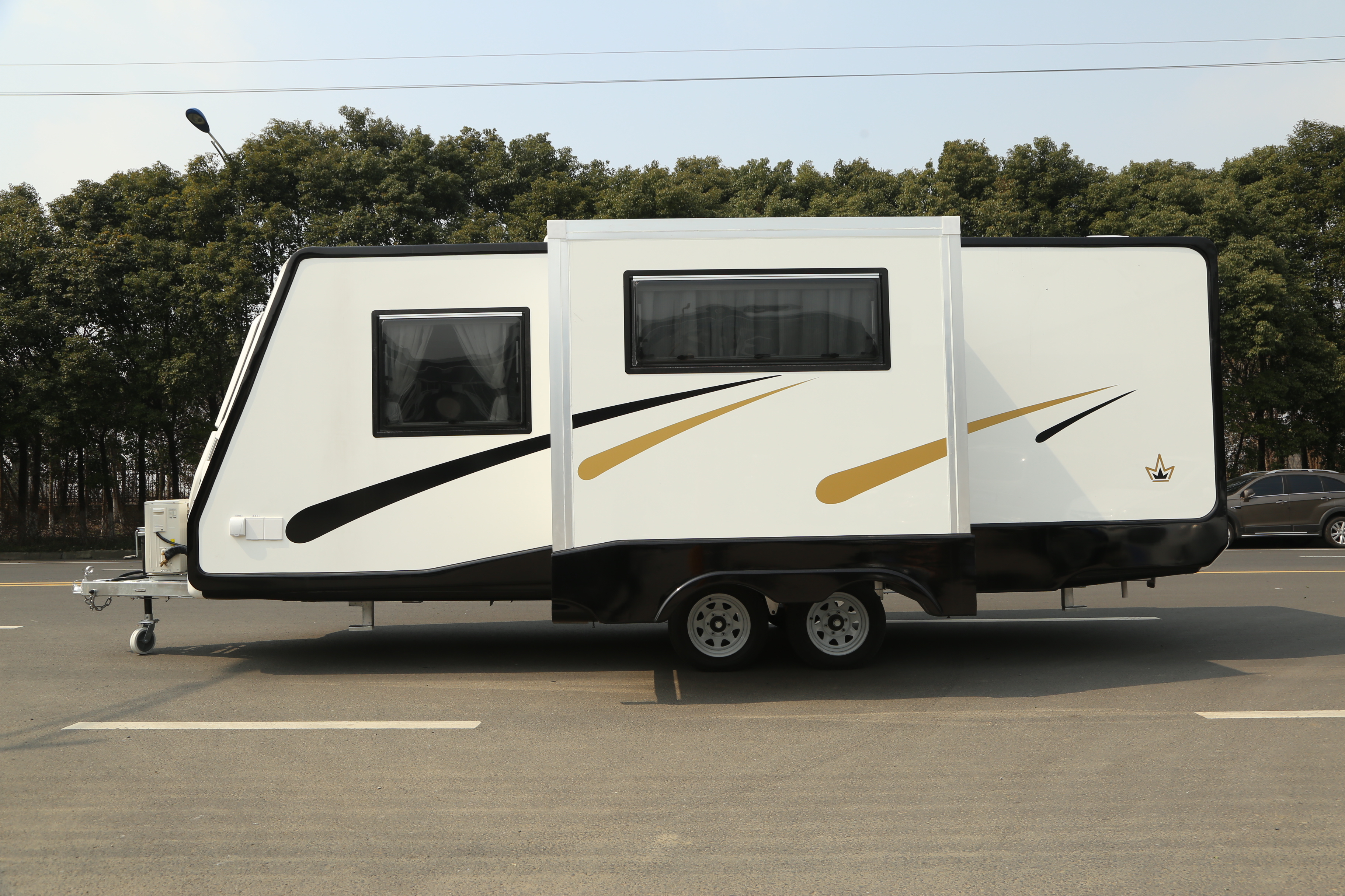 澳洲帝盛8米上下铺款营地车 满满的欧式风格