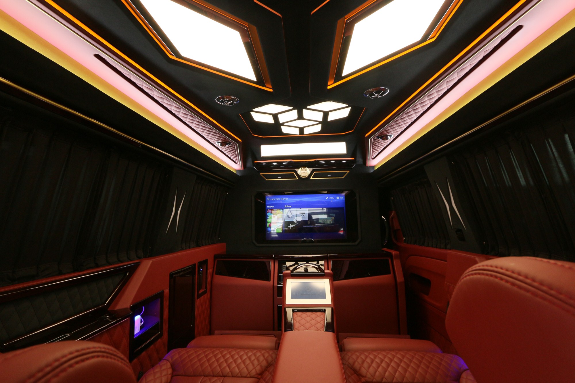 18款奔驰威霆 鬼斧神工一样的改装商务车_讯梦风向标 - 聚焦商业好投