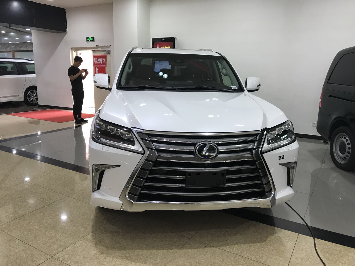 2018款雷克萨斯lx570加版和中东版全部降价