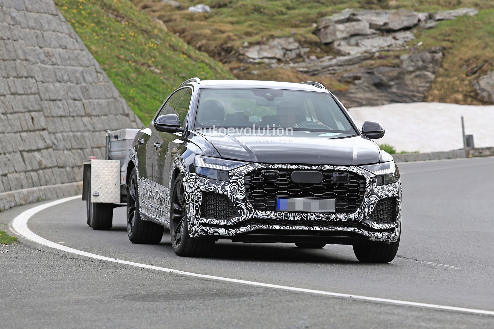 最高优先级 奥迪rs q8路试谍照首次曝光