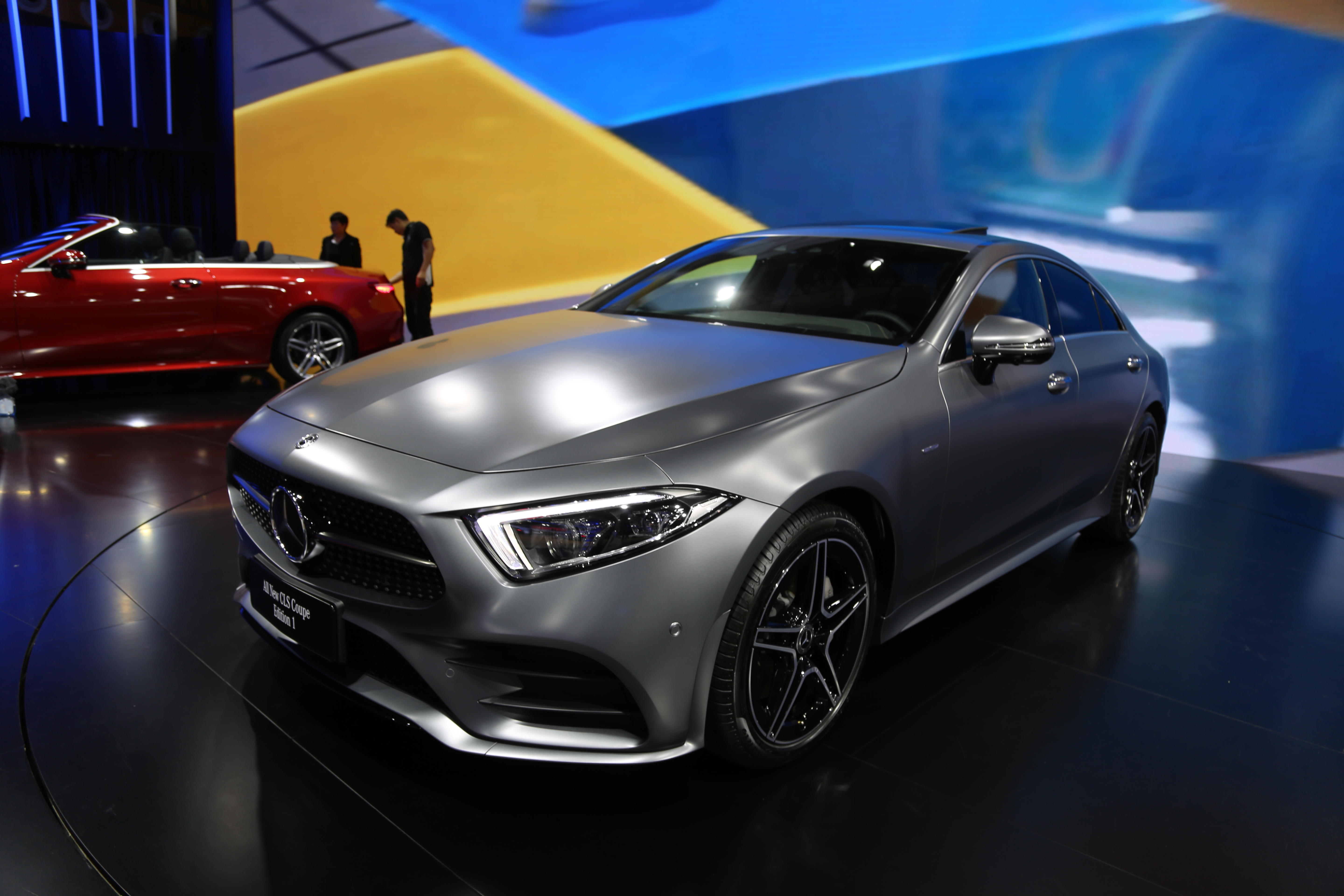 奔驰cls四门轿跑,奥迪s4 运动轿车,路虎揽胜极光,你选谁