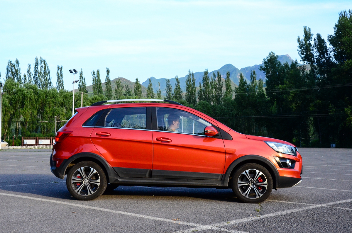 莫慌有电就能浪 试驾北汽ex360