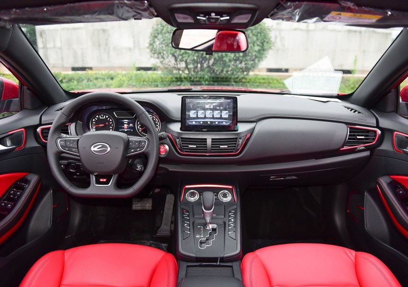 不到十万的价格豪华车的品质陆风逍遥让帝豪gs也略逊一筹