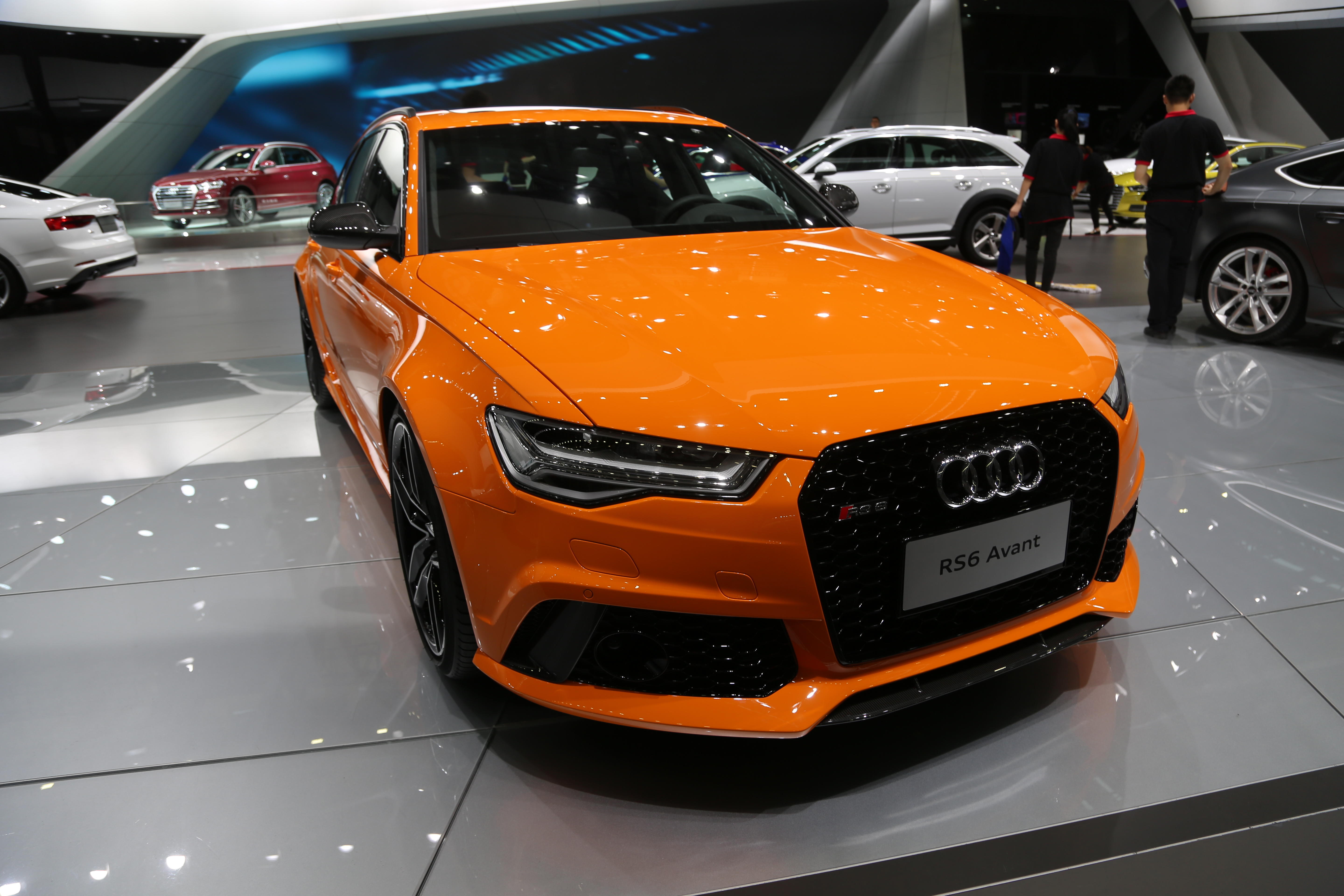 实拍奥迪rs6avant售价140万唯王者竞速风行