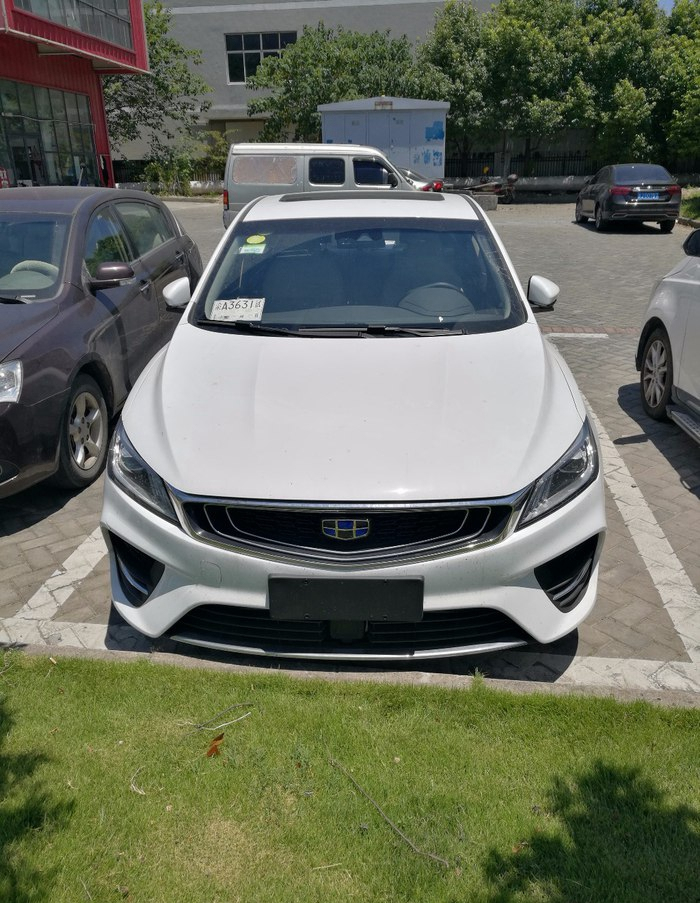 街头偶遇吉利缤瑞白色实车比思域还漂亮这颜值朗逸压力都大了