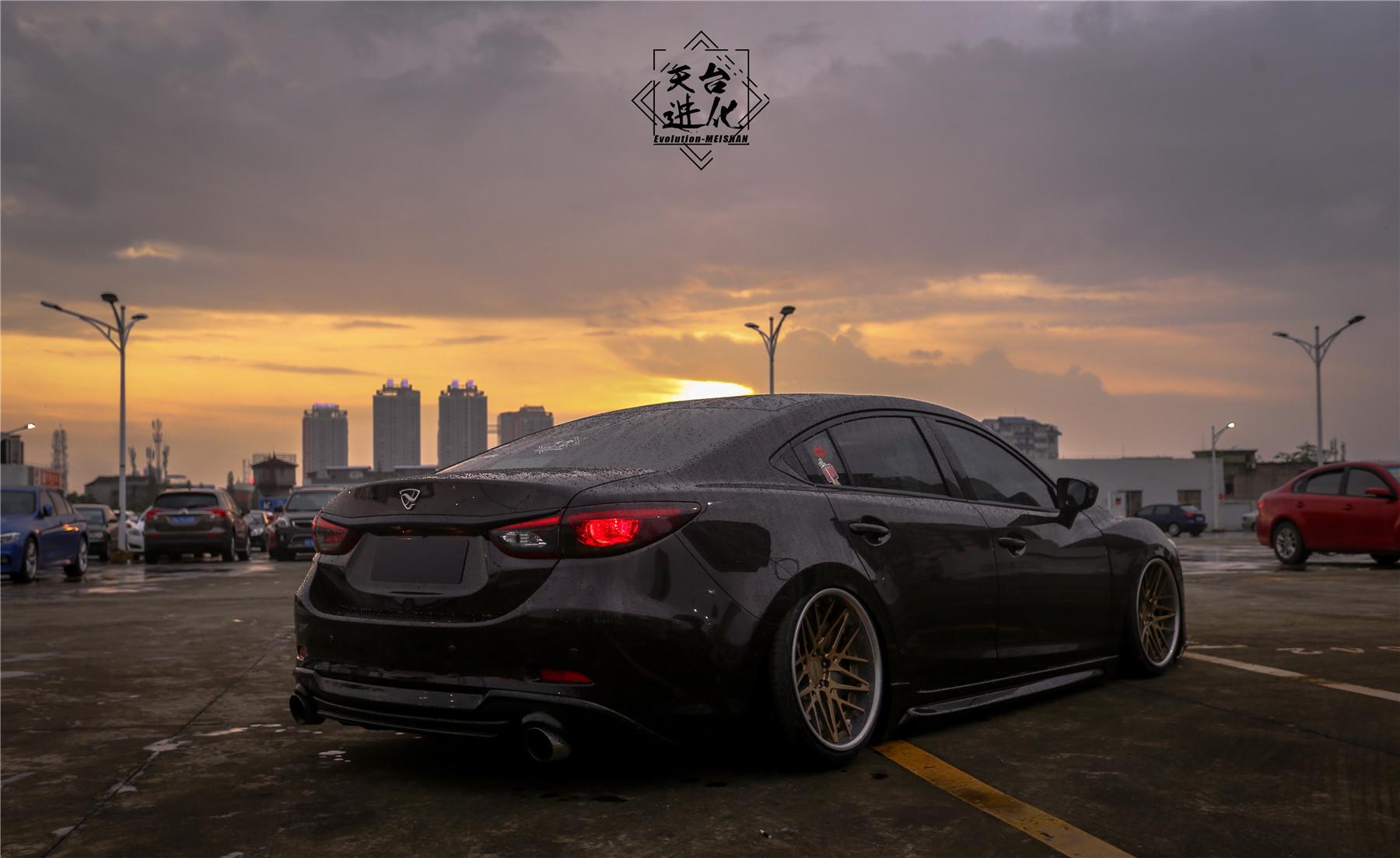 停在那里就有"黑武士"的感觉,马自达阿特兹低趴改装案例!