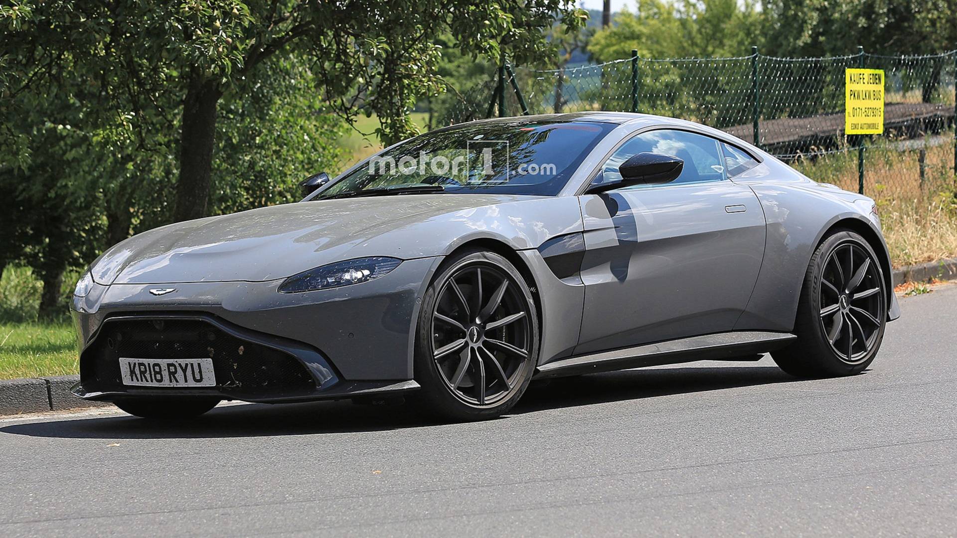 全新阿斯顿·马丁vantage s(骡车)谍照曝光