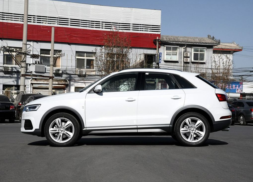 现款奥迪q3    侧面