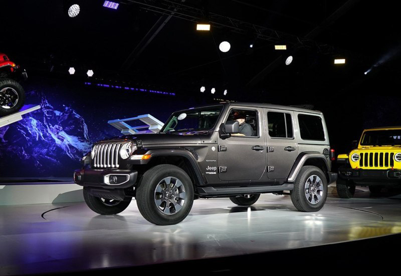 了全新的内部设计,同时换装了新款样式的前包围,增添了一丝现代气息