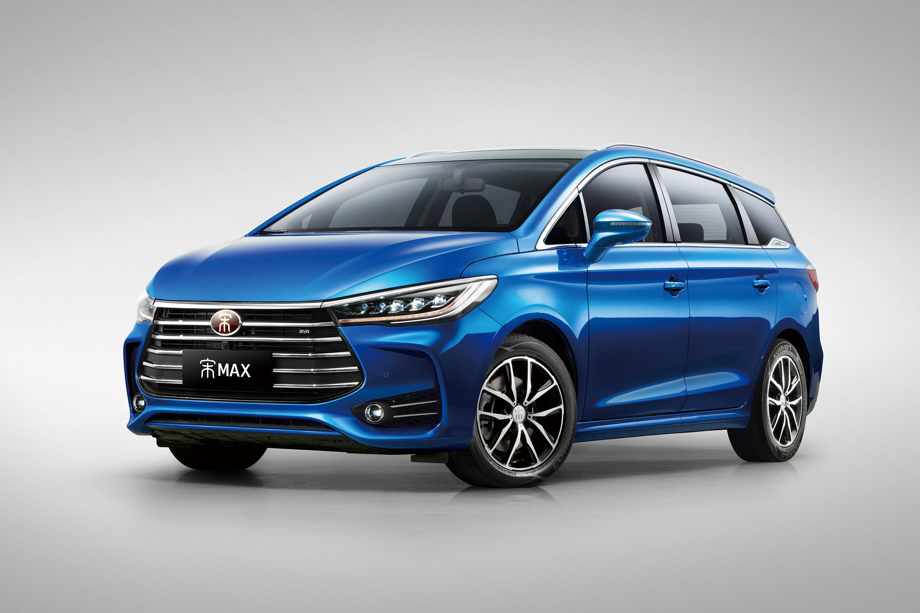 99万1,比亚迪·宋max有了家庭有了孩子之后,一款家用车成为了一家人