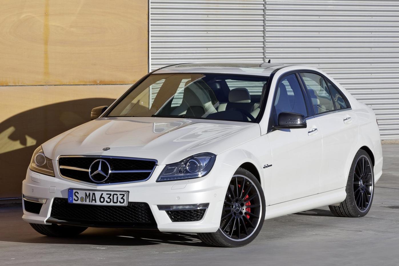 而来自山西的车友"喜喜"正是由于钟爱c63所以购入了一部w204进行改装.