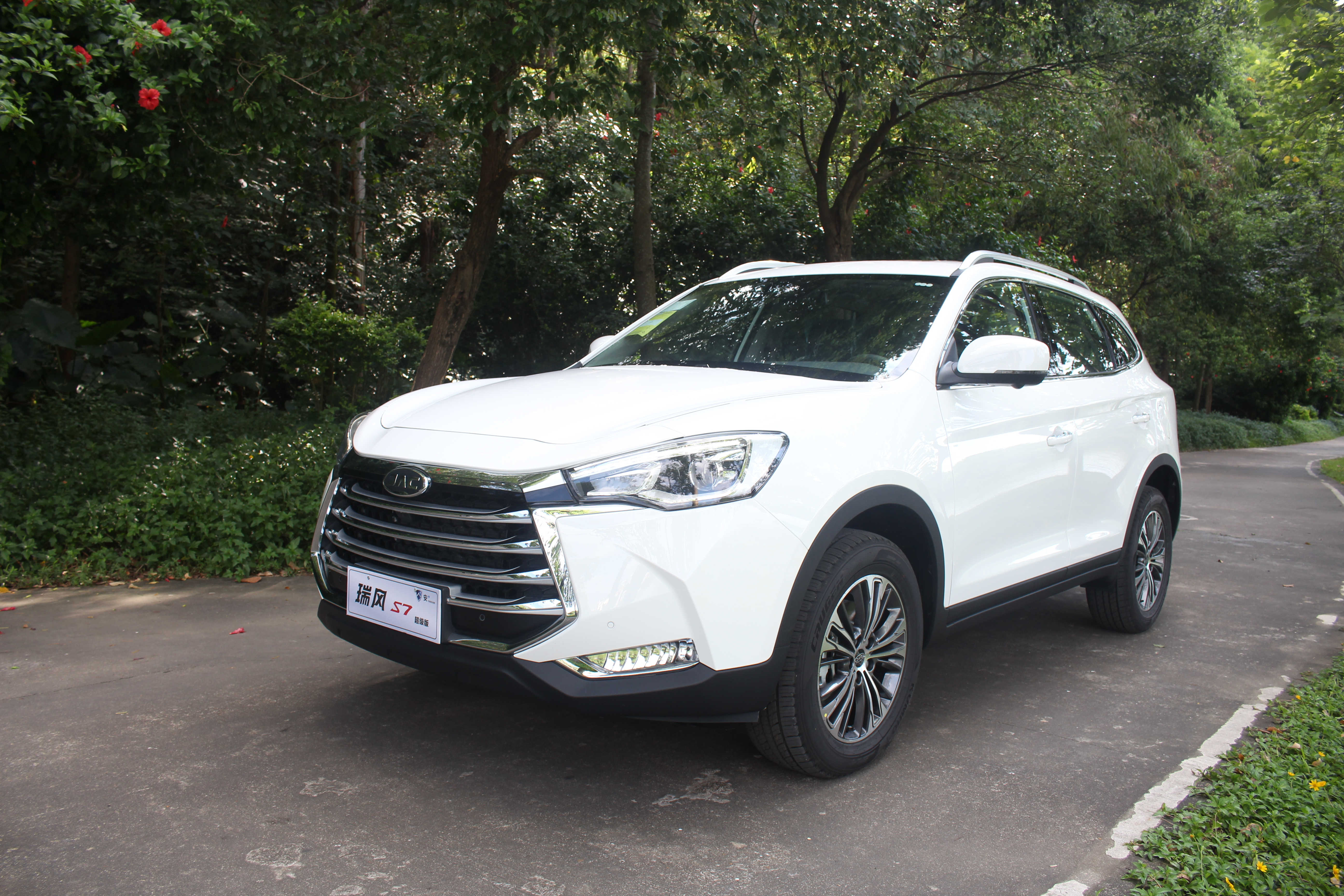 当瑞风s7开进惠州西湖后