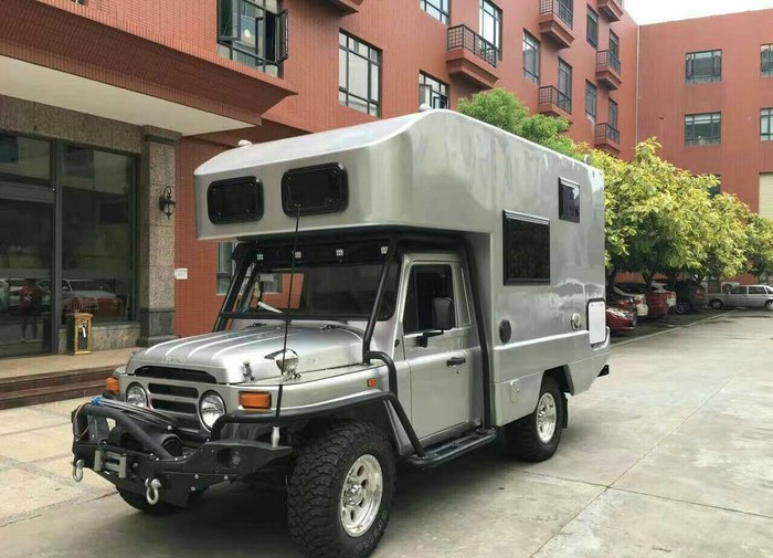 北汽212改装房车,复古造型配一室一厅!