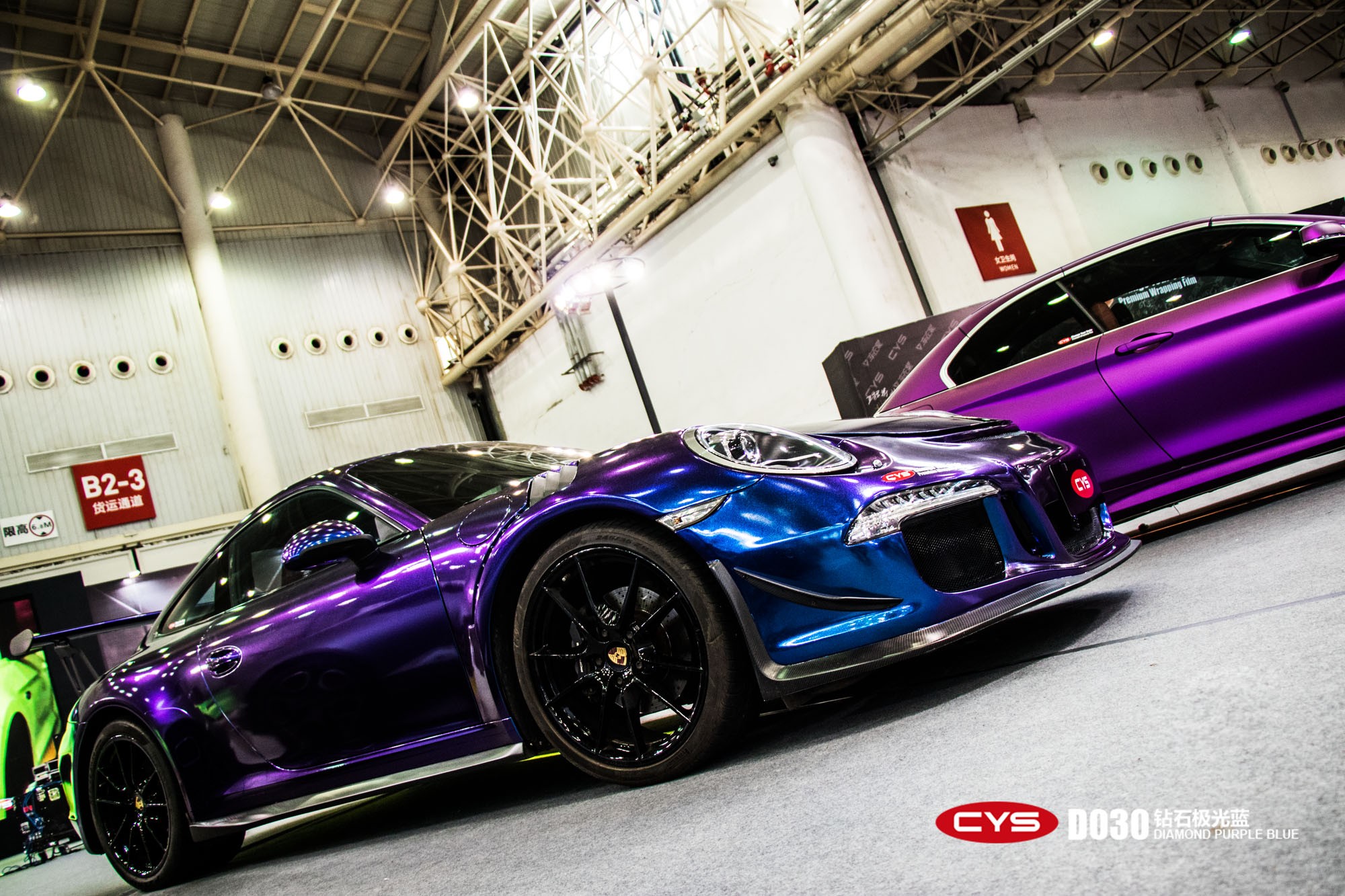 保时捷钻石极光蓝车身改色贴膜