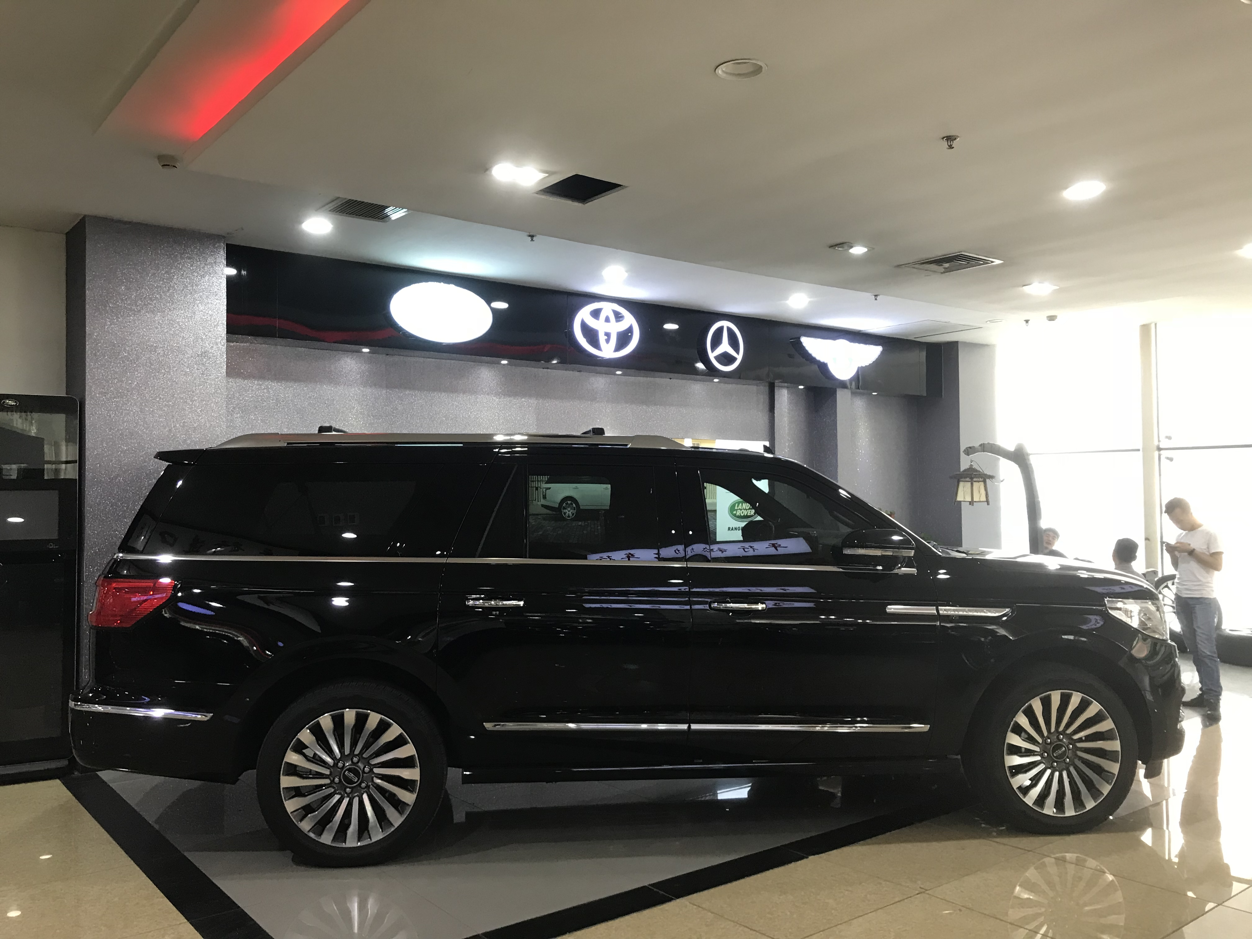 2018款林肯领航员加长版57米七座高端豪华suv