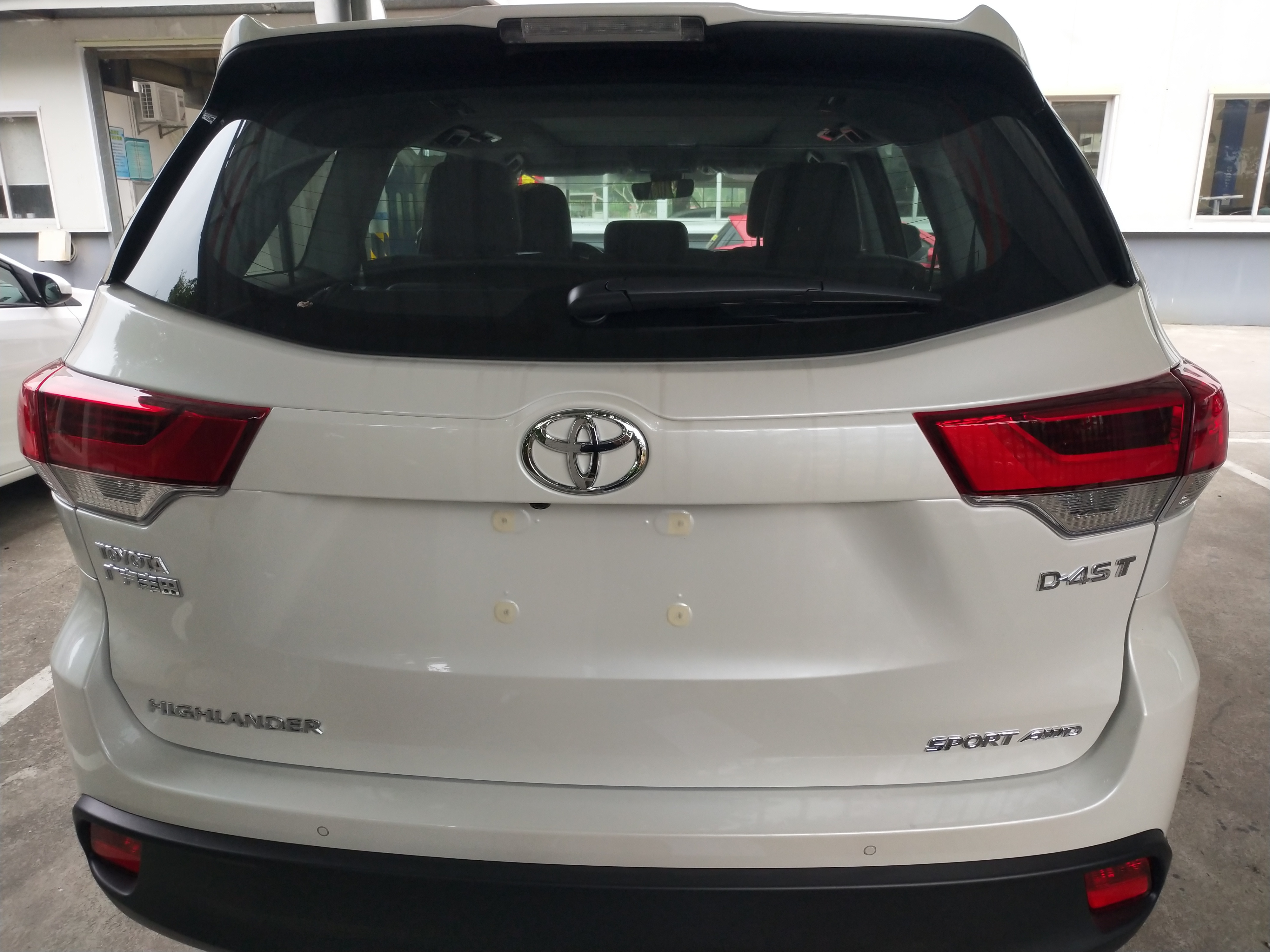 汉兰达2018电动尾门改装尊贵版的出现就是一个笑话