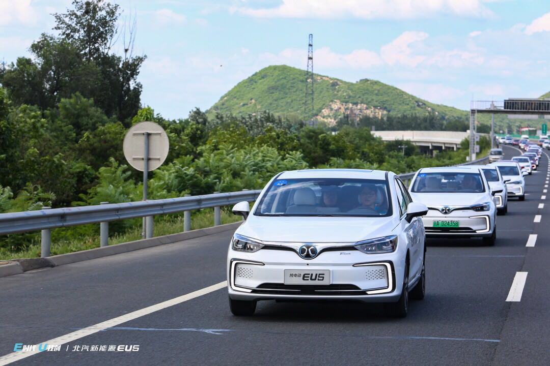 續航500公里的電動車北汽eu5上市1299萬起售