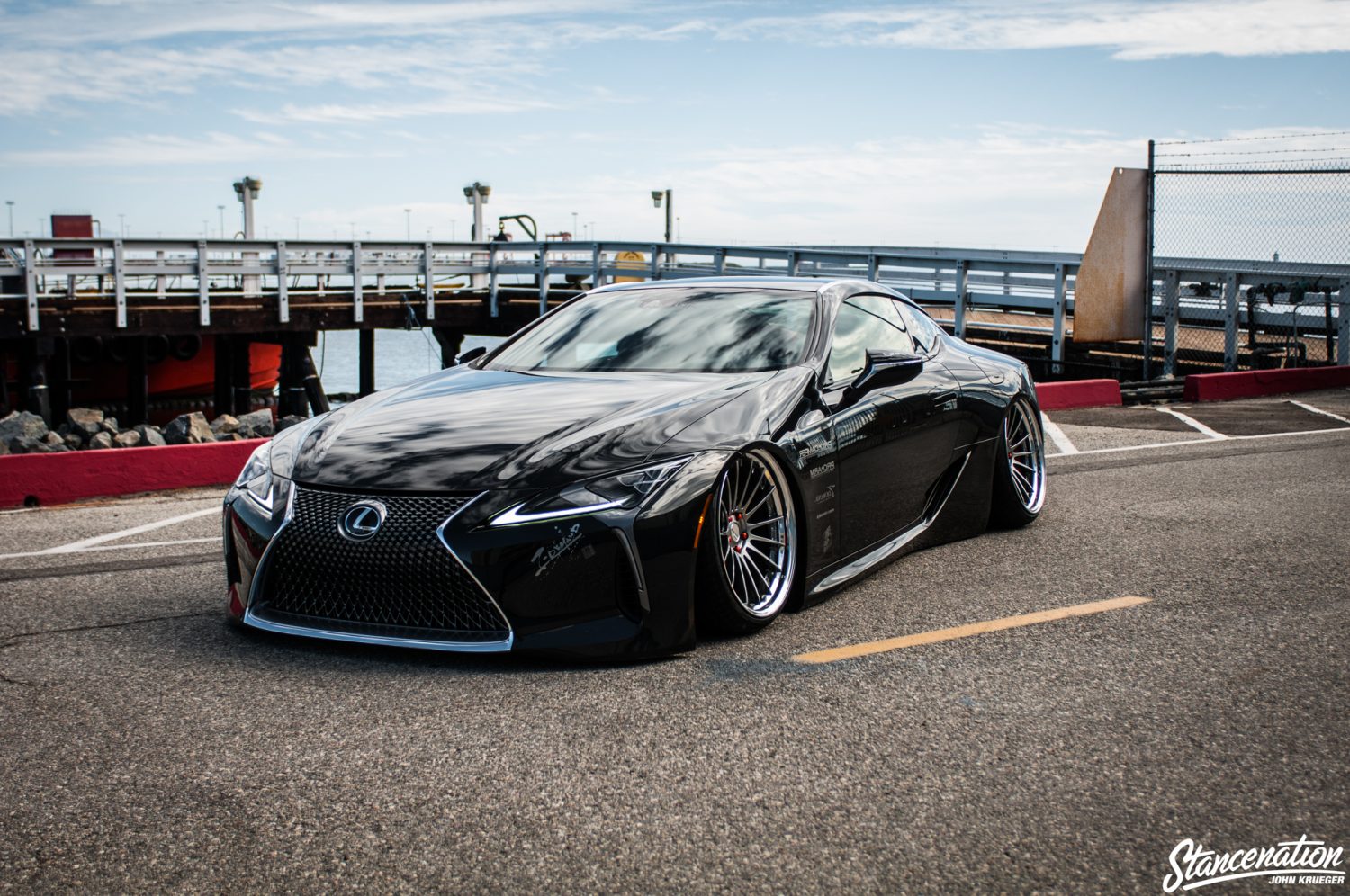 午后咖啡迅猛黑豹雷克萨斯lc500