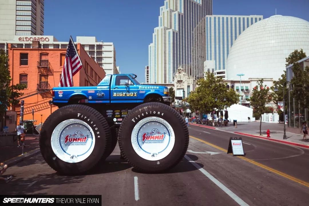 来自1986年,世界上最高的大脚车?也许还是最重的.