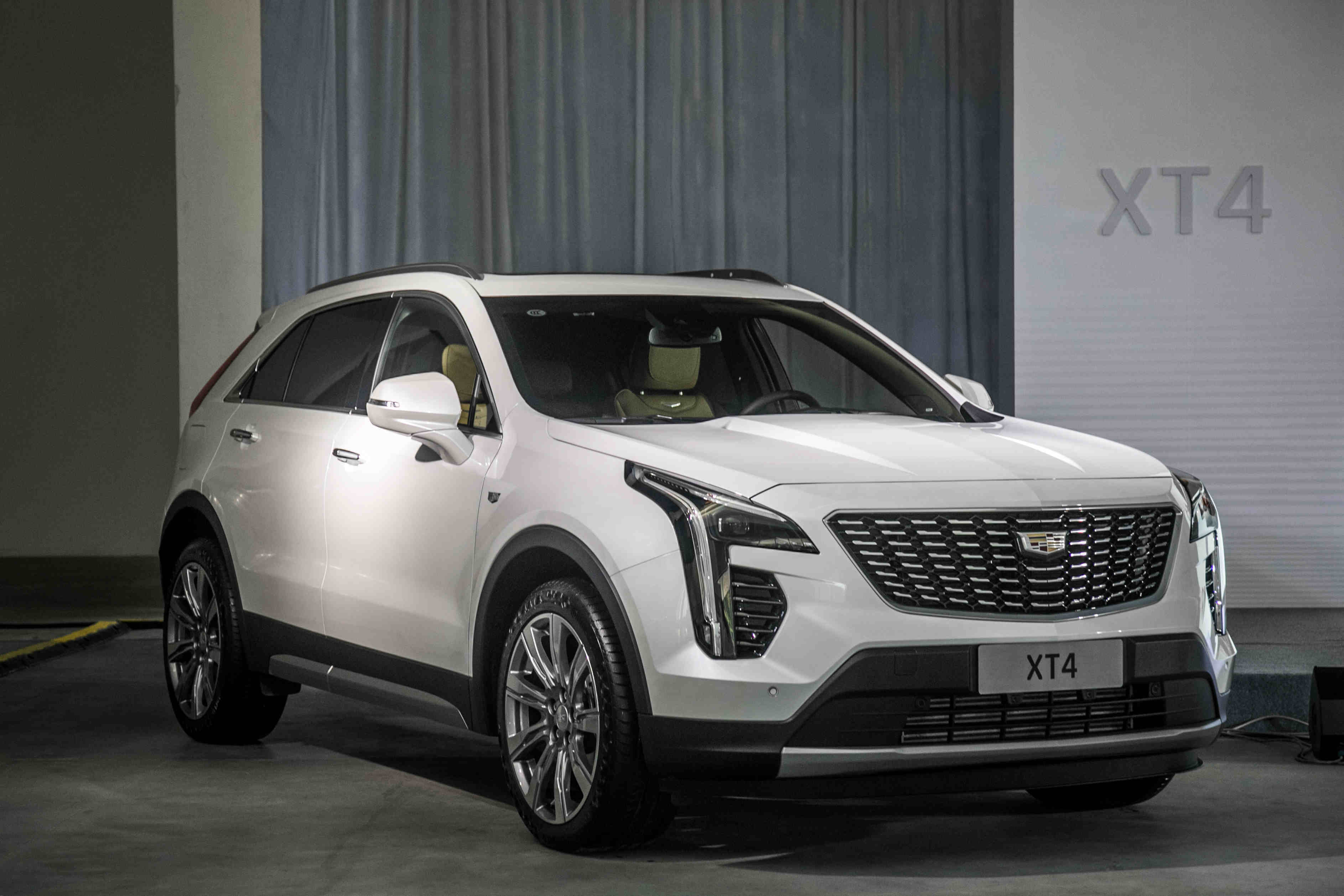 推出其在这个级别里的首款suv车型——凯迪拉克xt4(参数|询价|图片)