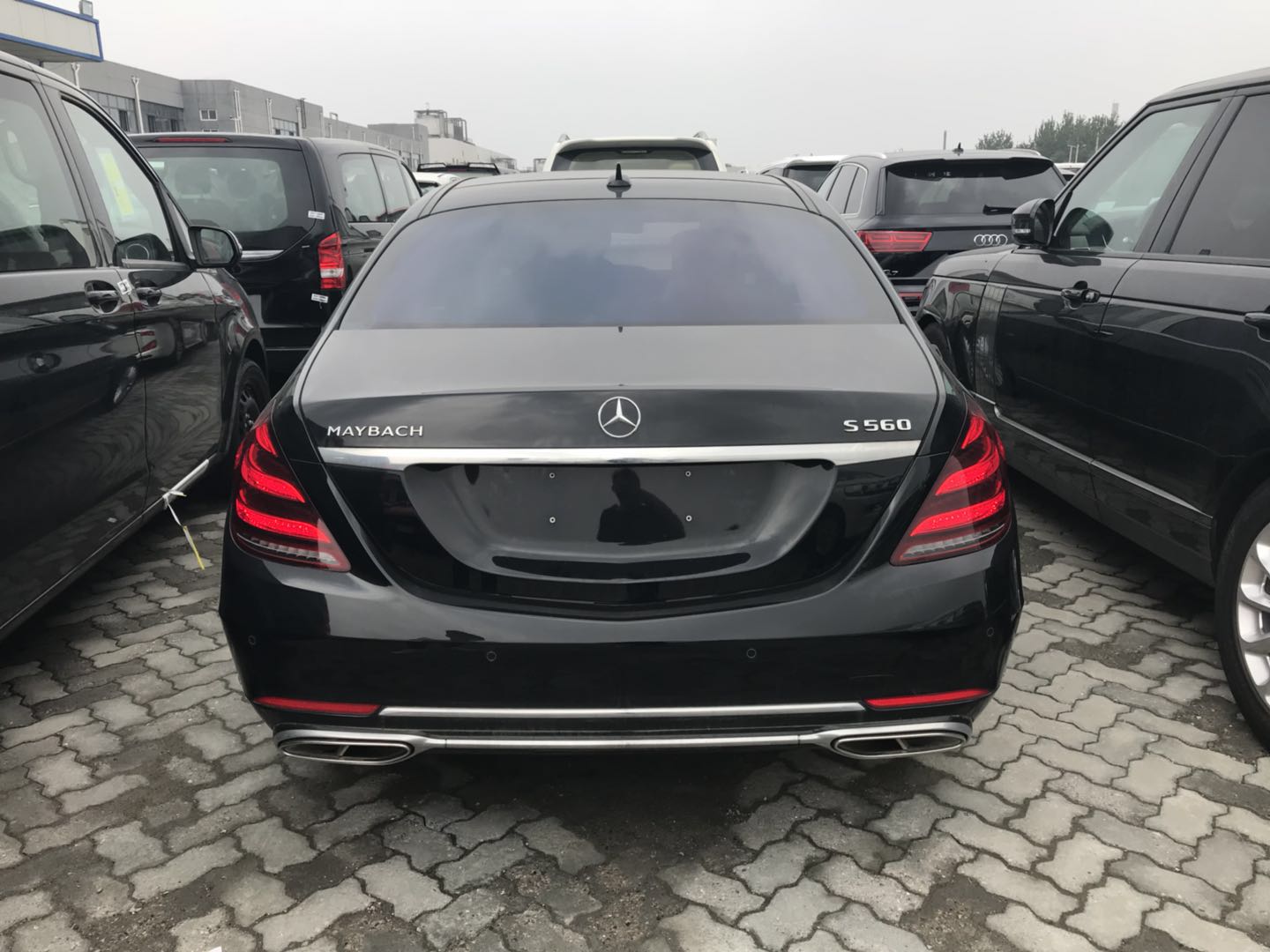 18款奔驰迈巴赫s560尽显奢华老板顶配座驾