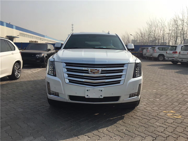 最新款凯迪拉克凯雷德57米全尺寸suv超大空间