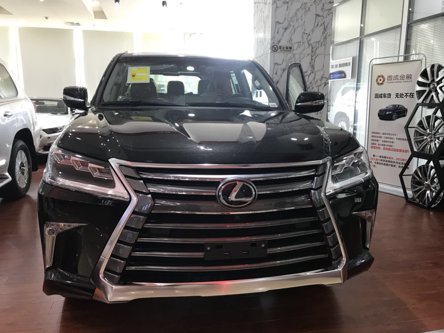 平行进口车最新款雷克萨斯5lx70天津现车最新报价