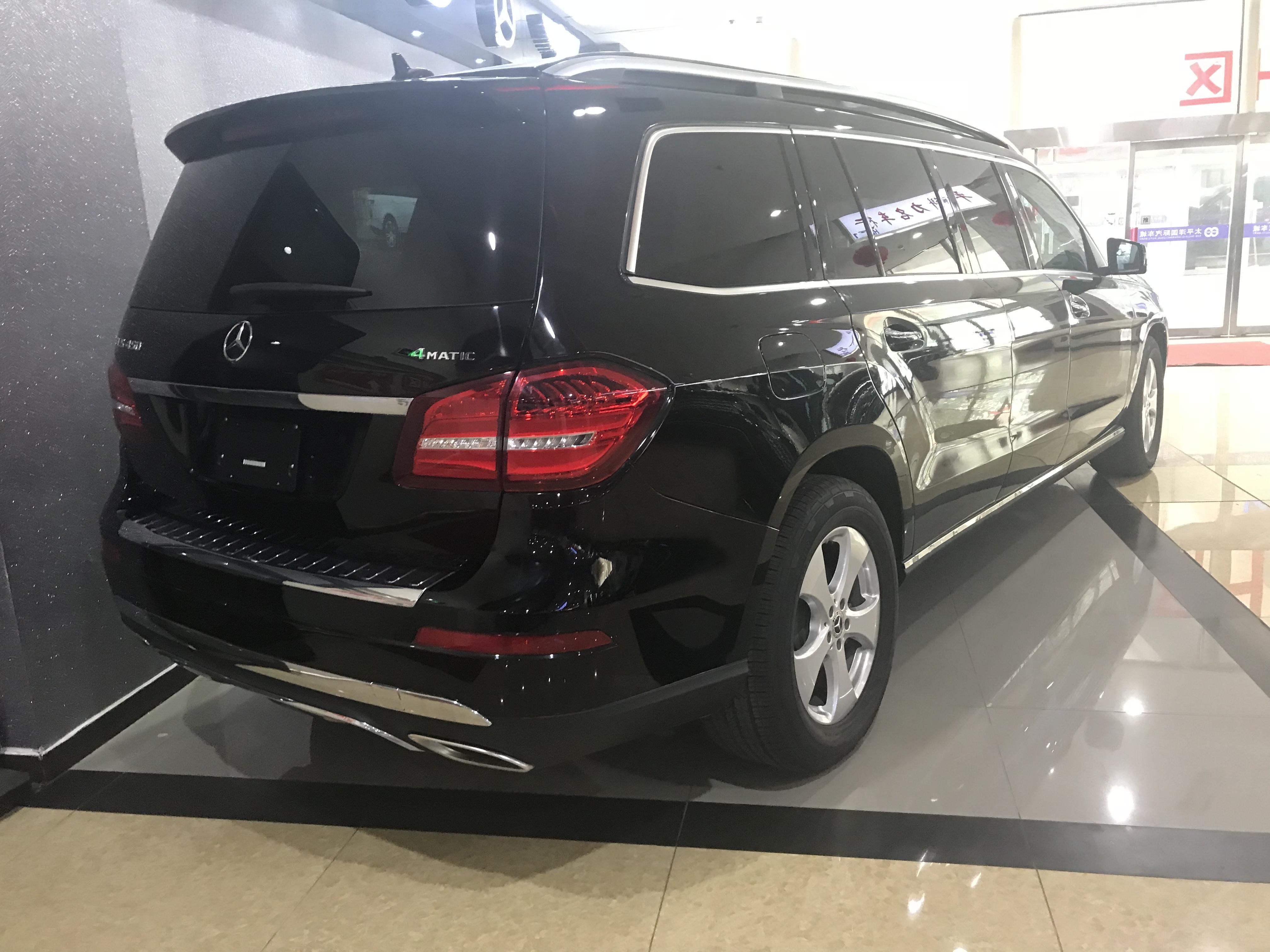 18款奔驰加长版gls450车身长达598米给你足够气场