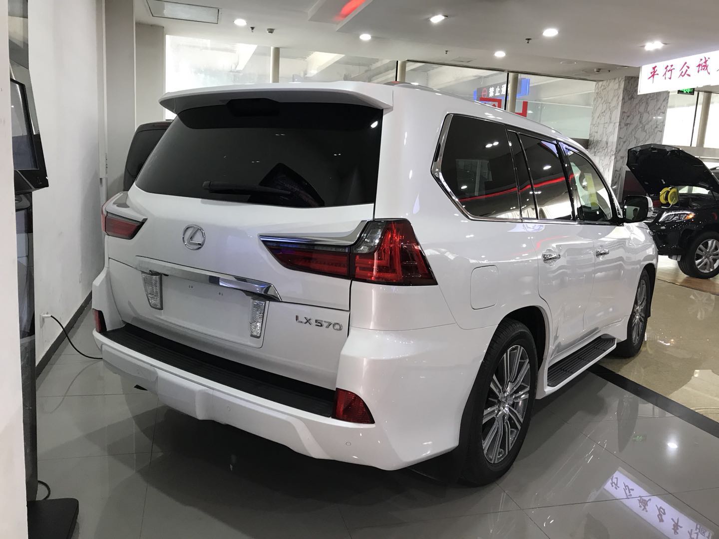 2018款加版雷克薩斯lx5700 白/紅現車年底大降價