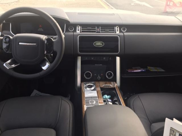 19款路虎揽胜行政30t英国绅士作风现代科技感