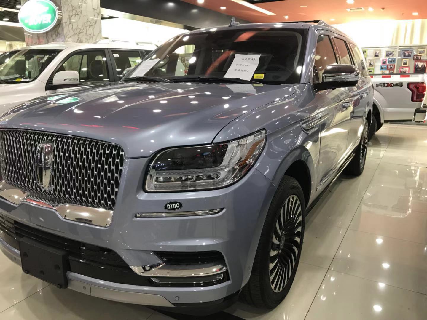 林肯领航员18款 3.5tt加长版颜色梵海蓝/蓝 类型美版