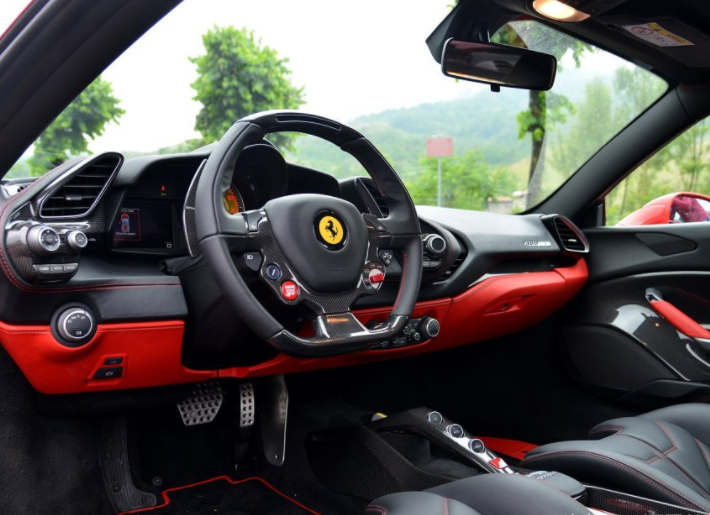 红色精灵18款法拉利488gtb配置参数详情售价350万