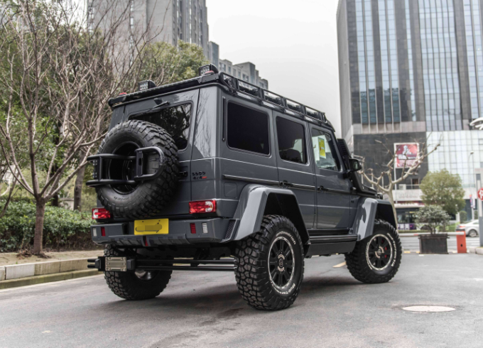 实拍实力强悍的硬派越野车型巴博斯4x4642