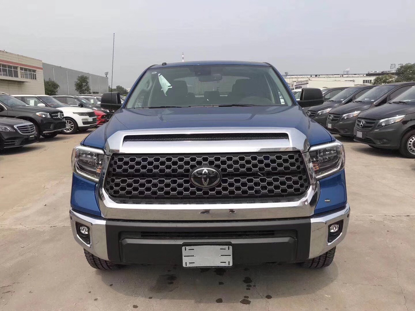 19款丰田坦途颜色齐全皮卡suv的越野性能