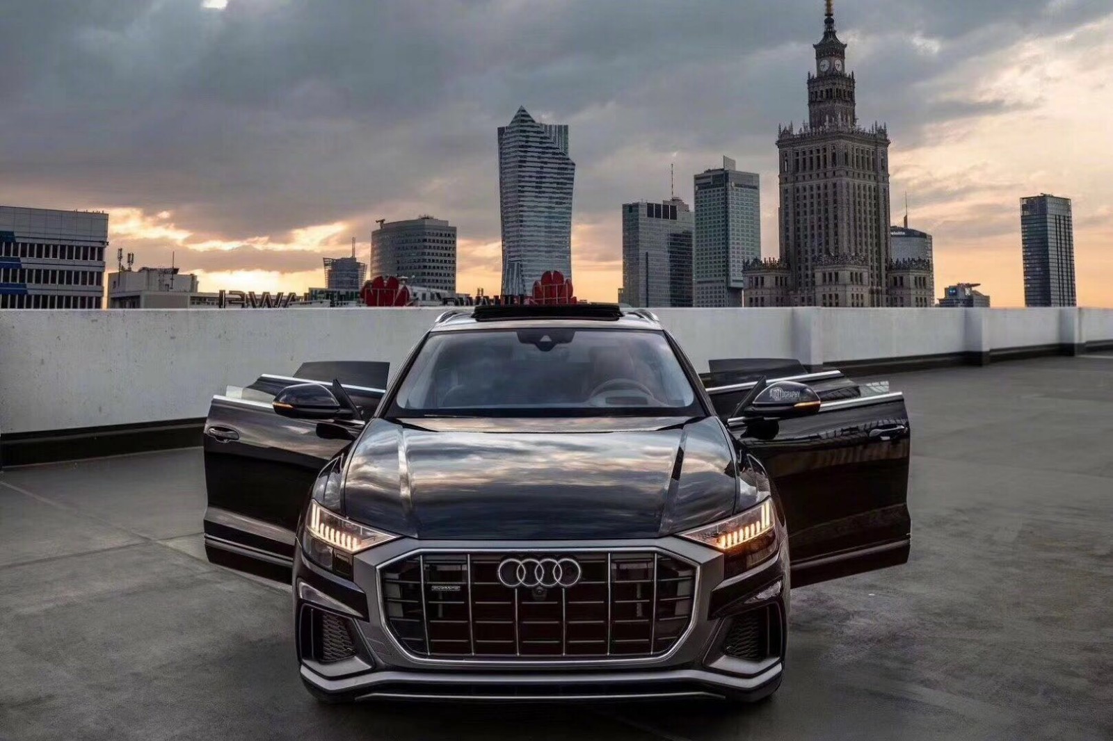 2019款奥迪q8加版科技版30t335马力v6发动机